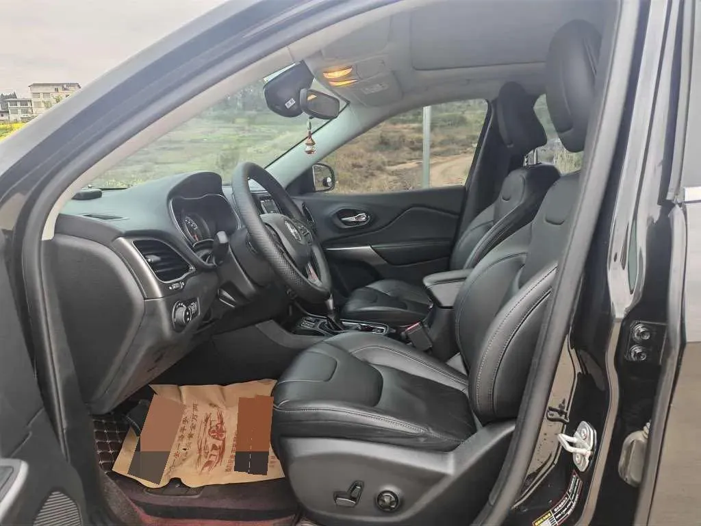 2020 Jeep Cherokee 2.0T 234HP L4 9AT,autocango,china used car exporter,china ev exporter,chinese used car exporter,chinese used ev exporter