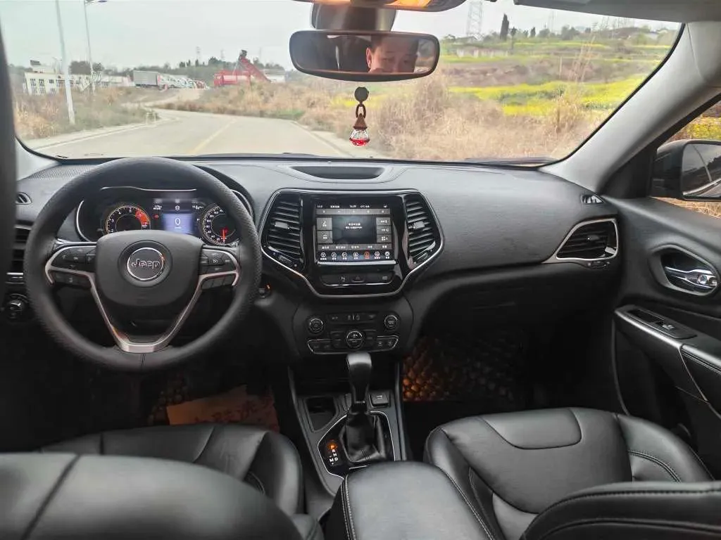 2020 Jeep Cherokee 2.0T 234HP L4 9AT,autocango,china used car exporter,china ev exporter,chinese used car exporter,chinese used ev exporter