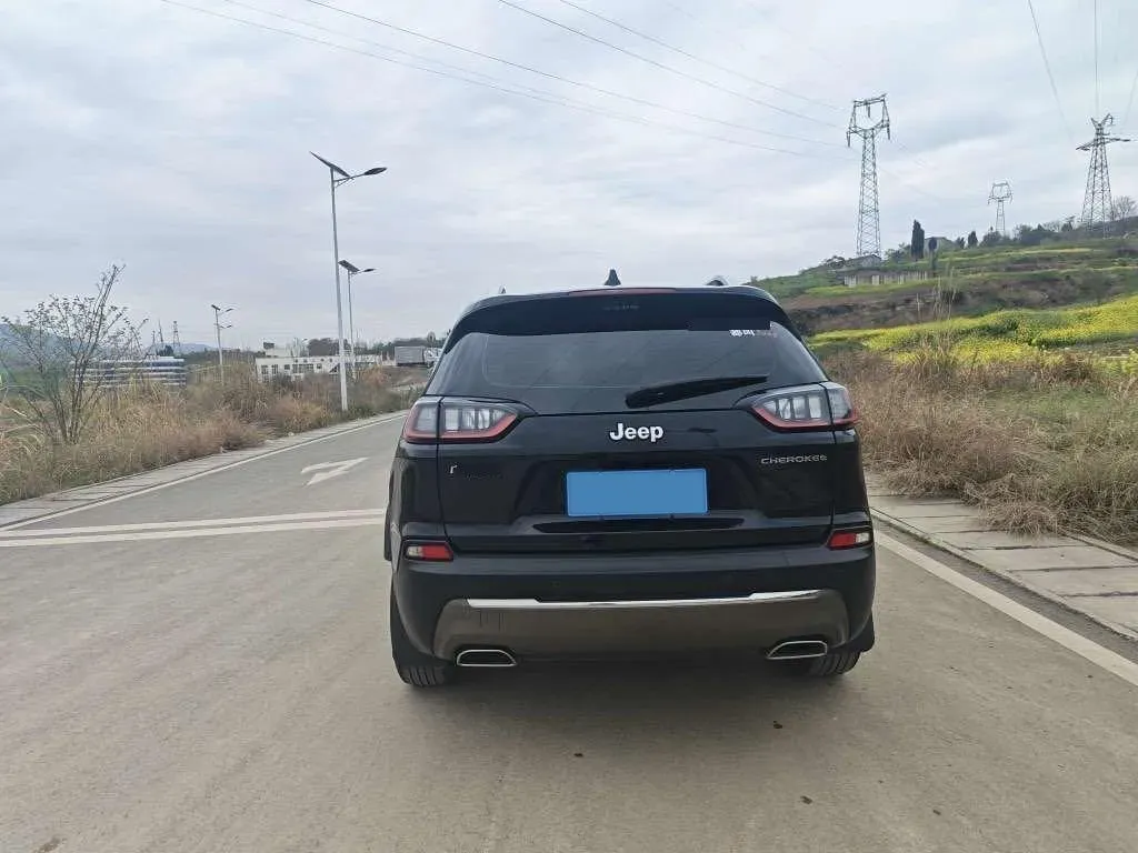 2020 Jeep Cherokee 2.0T 234HP L4 9AT,autocango,china used car exporter,china ev exporter,chinese used car exporter,chinese used ev exporter