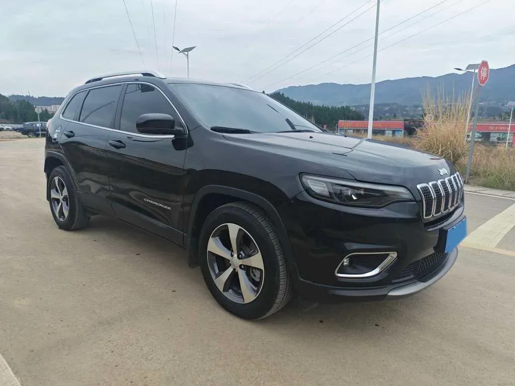 2020 Jeep Cherokee 2.0T 234HP L4 9AT,autocango,china used car exporter,china ev exporter,chinese used car exporter,chinese used ev exporter