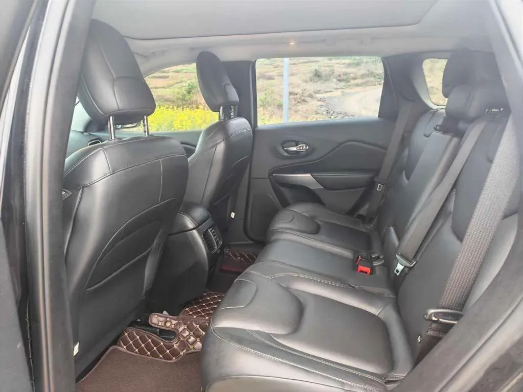 2020 Jeep Cherokee 2.0T 234HP L4 9AT,autocango,china used car exporter,china ev exporter,chinese used car exporter,chinese used ev exporter