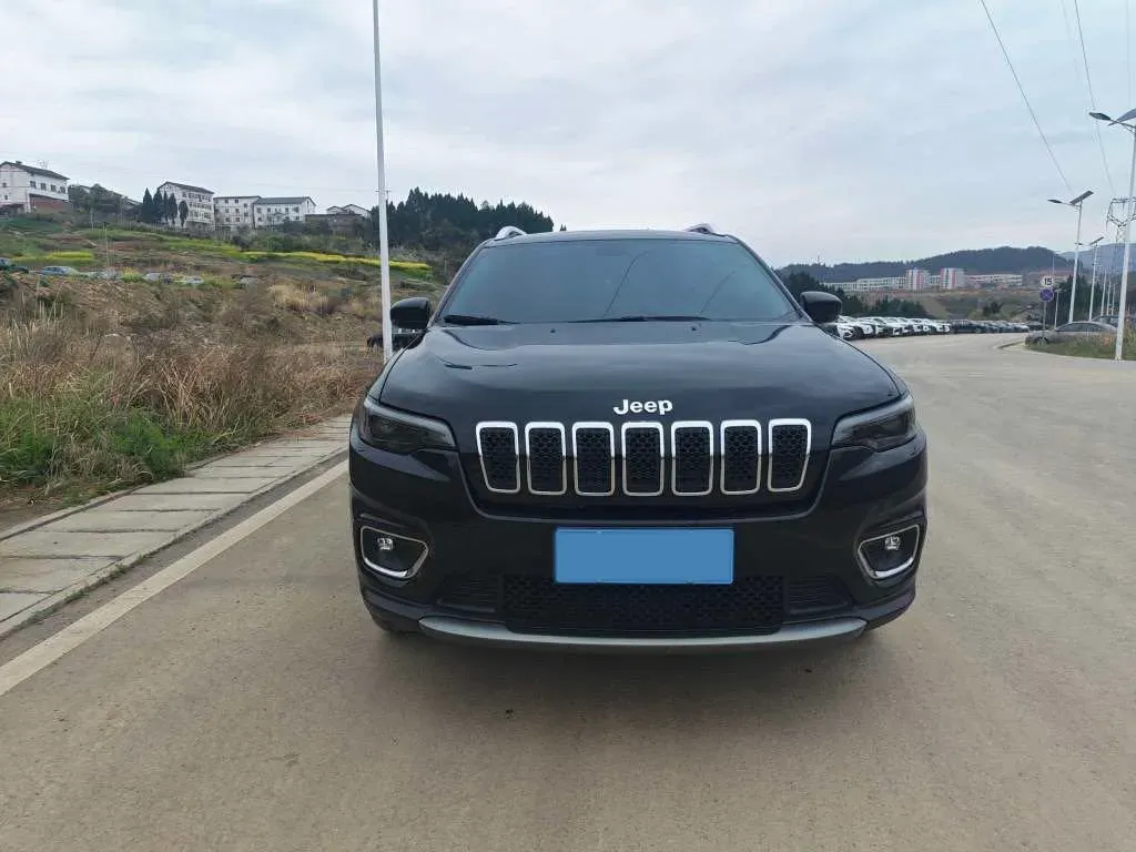 2020 Jeep Cherokee 2.0T 234HP L4 9AT,autocango,china used car exporter,china ev exporter,chinese used car exporter,chinese used ev exporter