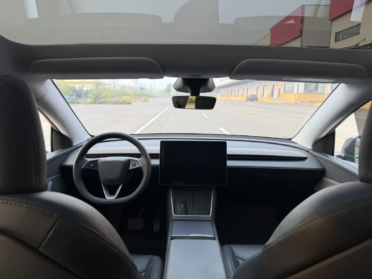2025 Tesla Model Y BEV 62.5KWH,autocango,china used car exporter,china ev exporter,chinese used car exporter,chinese used ev exporter