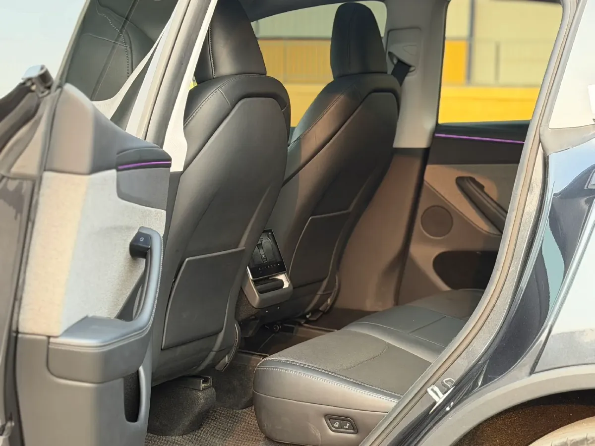 2025 Tesla Model Y BEV 62.5KWH,autocango,china used car exporter,china ev exporter,chinese used car exporter,chinese used ev exporter