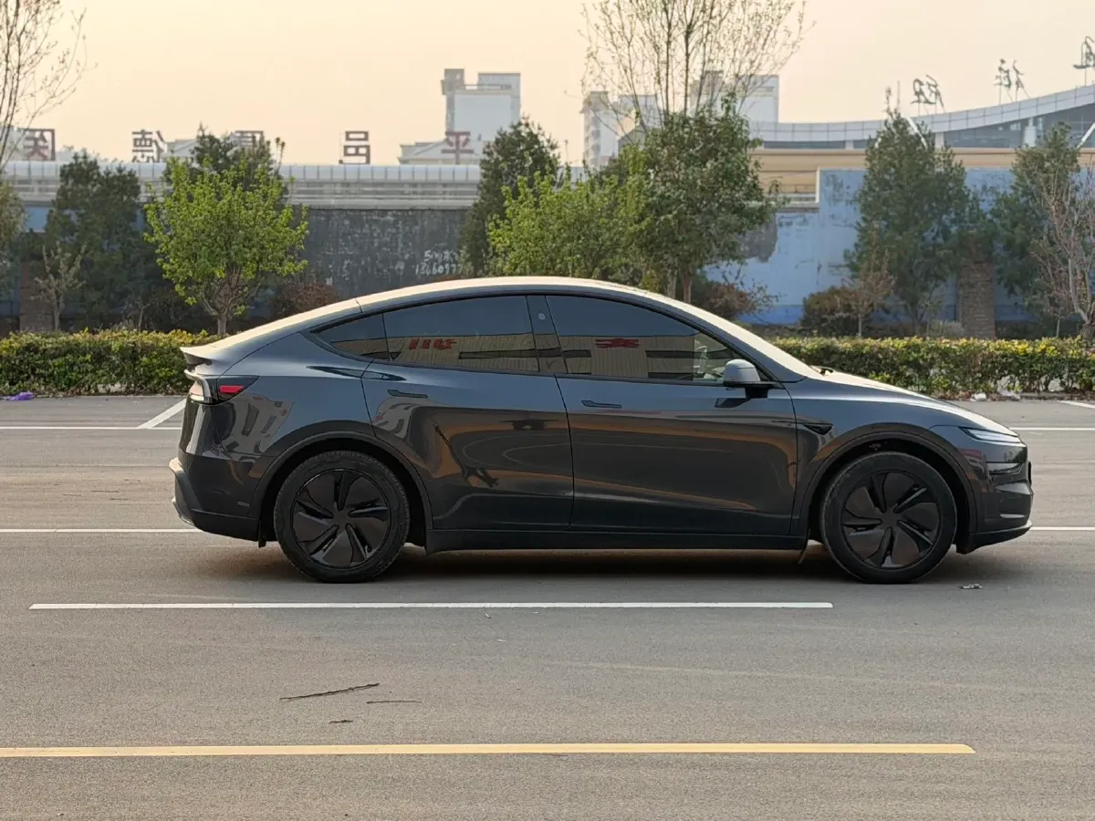 2025 Tesla Model Y BEV 62.5KWH,autocango,china used car exporter,china ev exporter,chinese used car exporter,chinese used ev exporter