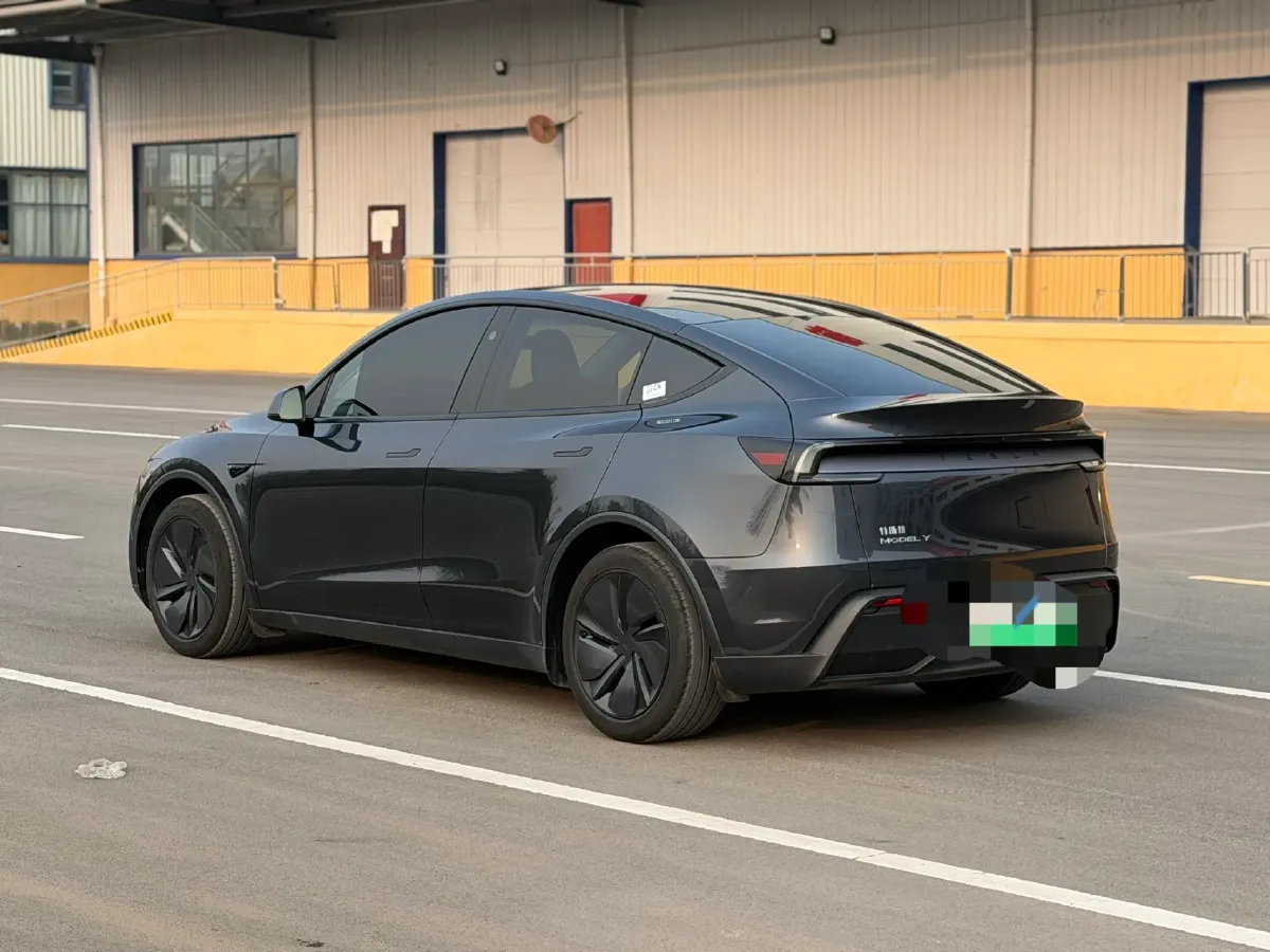 2025 Tesla Model Y BEV 62.5KWH,autocango,china used car exporter,china ev exporter,chinese used car exporter,chinese used ev exporter