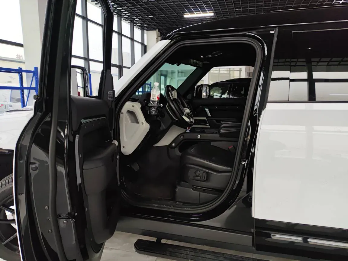 2023 Land Rover Defender 3.0T 400HP L6 8AT,autocango,china used car exporter,china ev exporter,chinese used car exporter,chinese used ev exporter