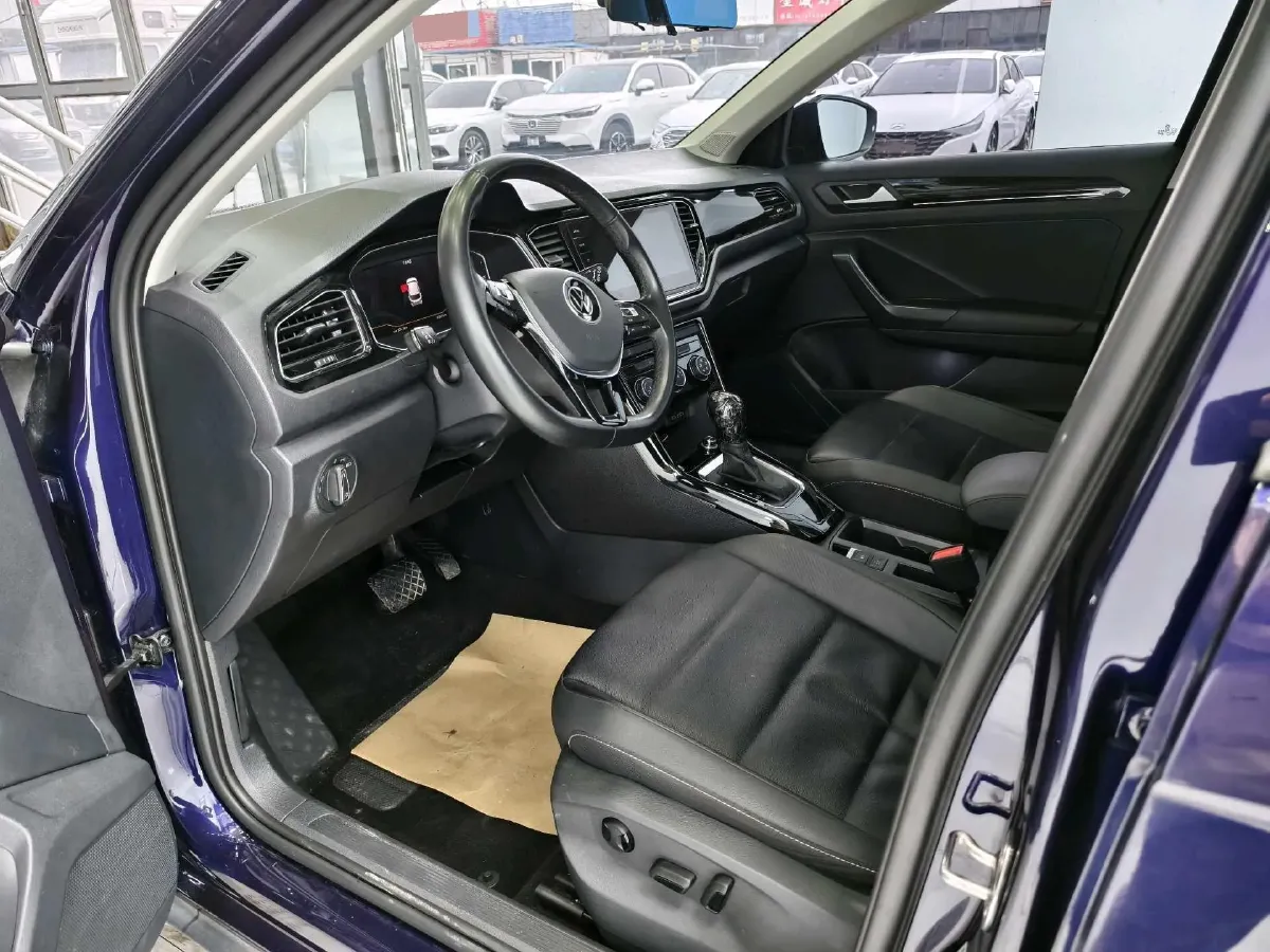 2022 Volkswagen T-Roc 1.4T 150HP L4 7DCT,autocango,china used car exporter,china ev exporter,chinese used car exporter,chinese used ev exporter