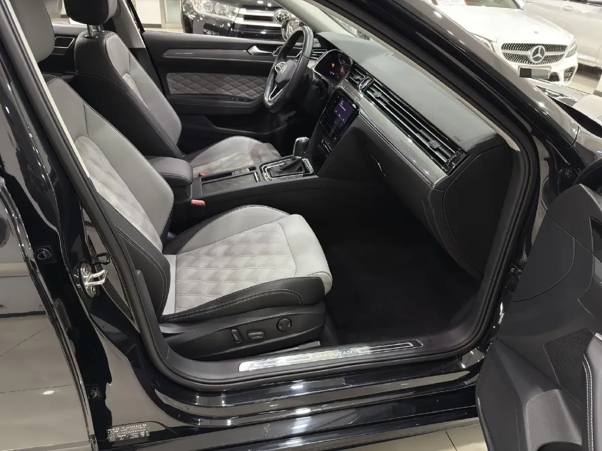 2023 Volkswagen Magotan 2.0T 186HP L4 7DCT,autocango,china used car exporter,china ev exporter,chinese used car exporter,chinese used ev exporter