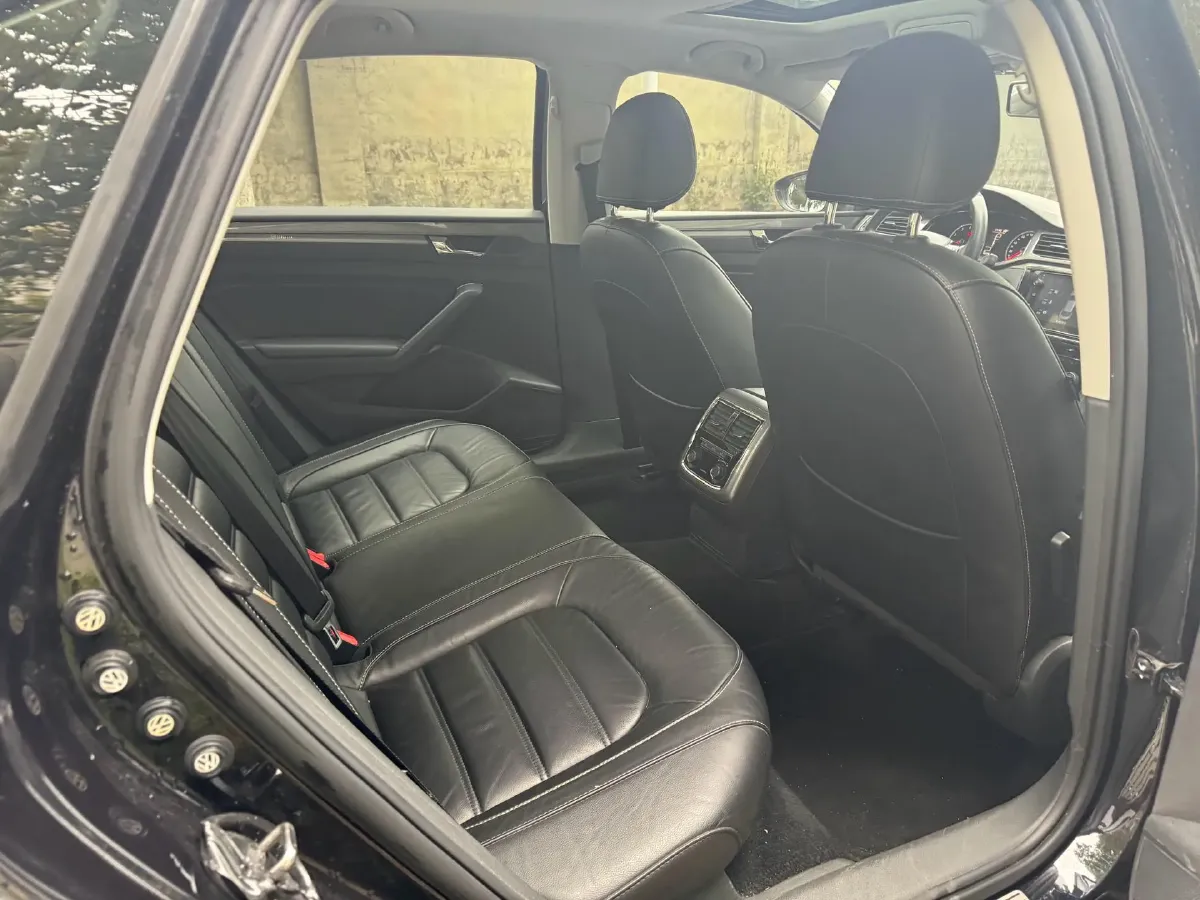 2017 Volkswagen Passat 1.8T 180HP L4 7DCT,autocango,china used car exporter,china ev exporter,chinese used car exporter,chinese used ev exporter