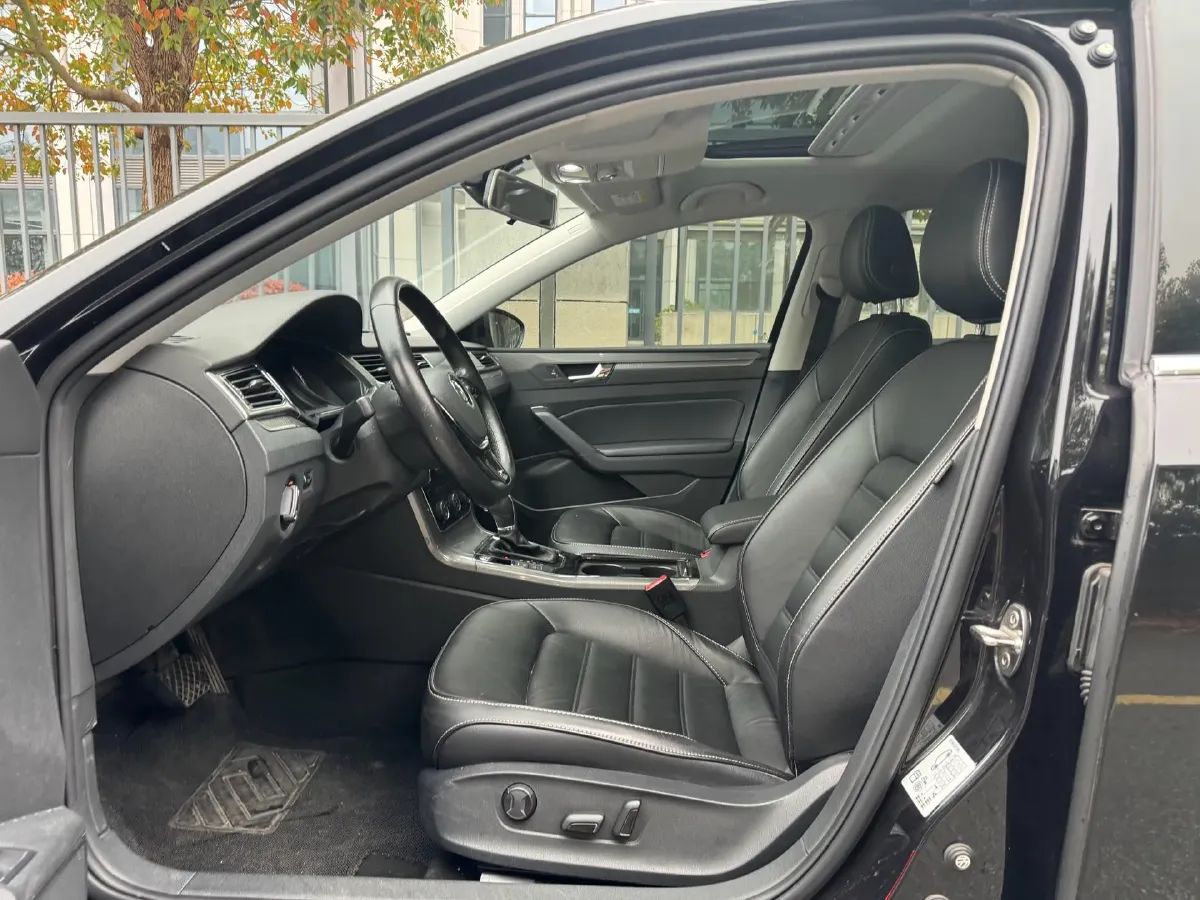 2017 Volkswagen Passat 1.8T 180HP L4 7DCT,autocango,china used car exporter,china ev exporter,chinese used car exporter,chinese used ev exporter