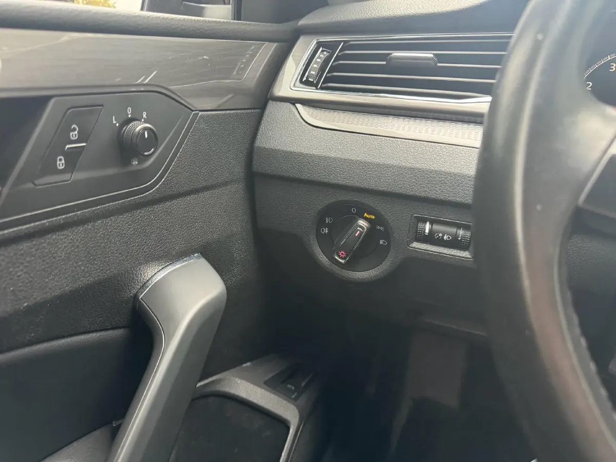 2017 Volkswagen Passat 1.8T 180HP L4 7DCT,autocango,china used car exporter,china ev exporter,chinese used car exporter,chinese used ev exporter