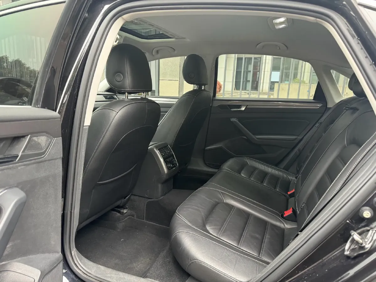 2017 Volkswagen Passat 1.8T 180HP L4 7DCT,autocango,china used car exporter,china ev exporter,chinese used car exporter,chinese used ev exporter