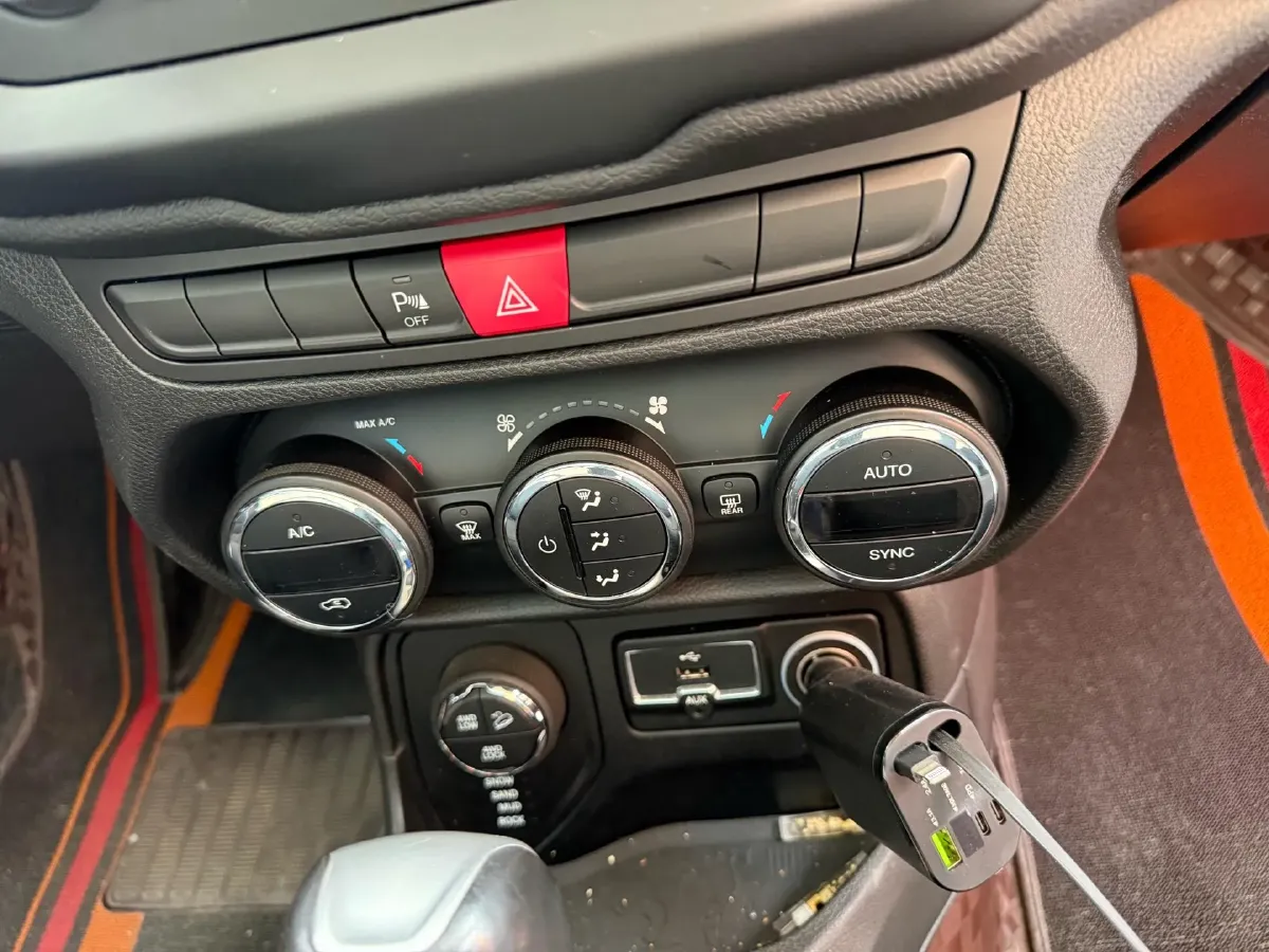 2017 Jeep Renegade 2.0L 155HP L4 9AT,autocango,china used car exporter,china ev exporter,chinese used car exporter,chinese used ev exporter