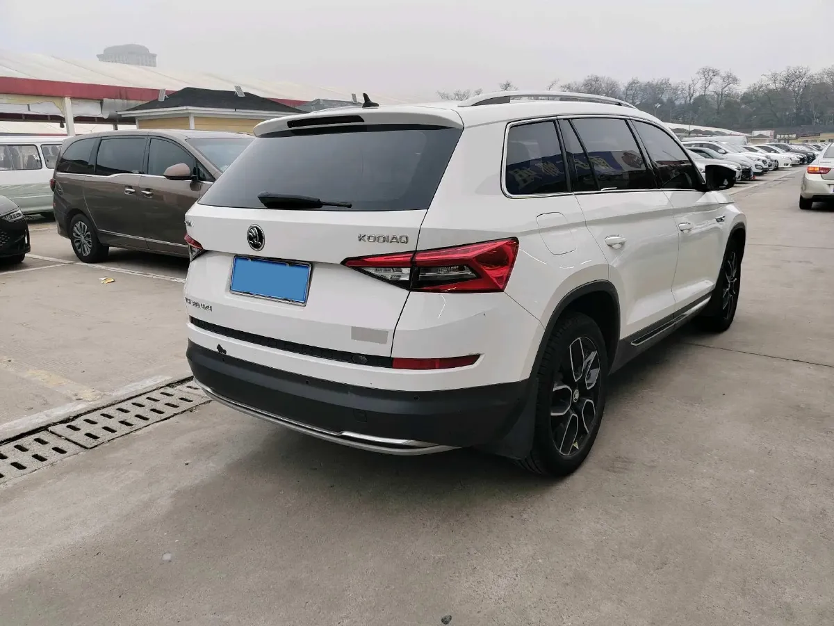 2017 Skoda Kodiak 2.0T 220HP L4 7DCT,autocango,china used car exporter,china ev exporter,chinese used car exporter,chinese used ev exporter
