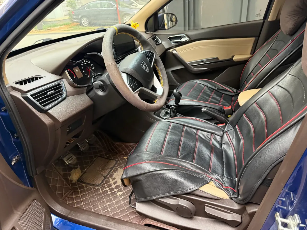 2017 BaoJun 310W 1.5L 112HP L4 6MT,autocango,china used car exporter,china ev exporter,chinese used car exporter,chinese used ev exporter