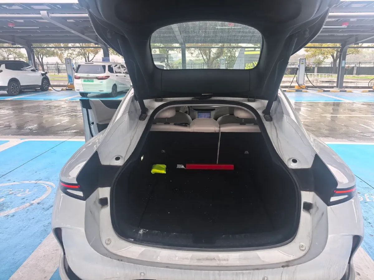 2024 IM L6 BEV 75KWH,autocango,china used car exporter,china ev exporter,chinese used car exporter,chinese used ev exporter