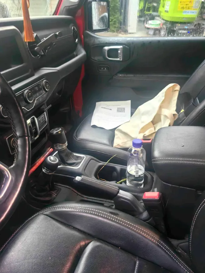 2021 Jeep Wrangler 2.0T 266HP L4 8AT,autocango,china used car exporter,china ev exporter,chinese used car exporter,chinese used ev exporter