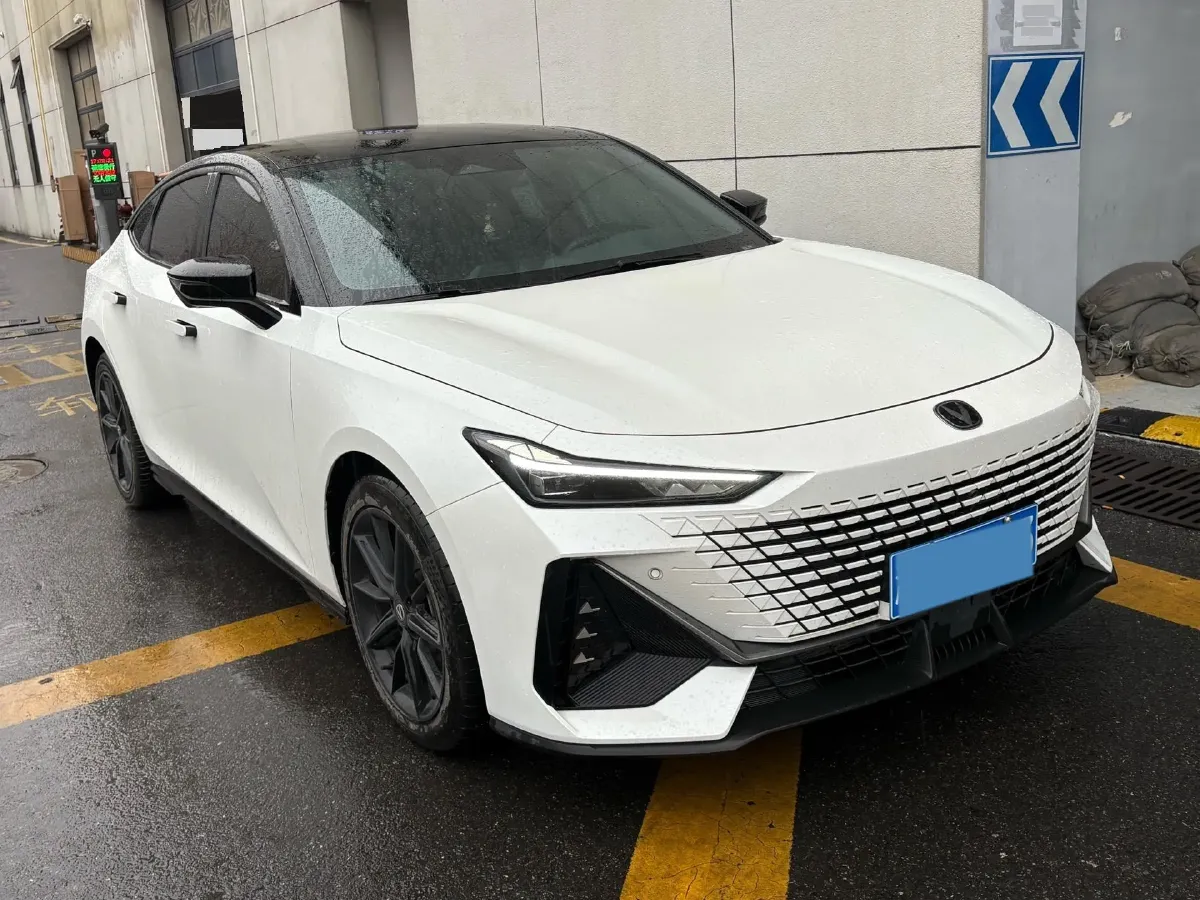 2023 ChangAn UNI-V 1.5T 188HP L4 7DCT,autocango,china used car exporter,china ev exporter,chinese used car exporter,chinese used ev exporter