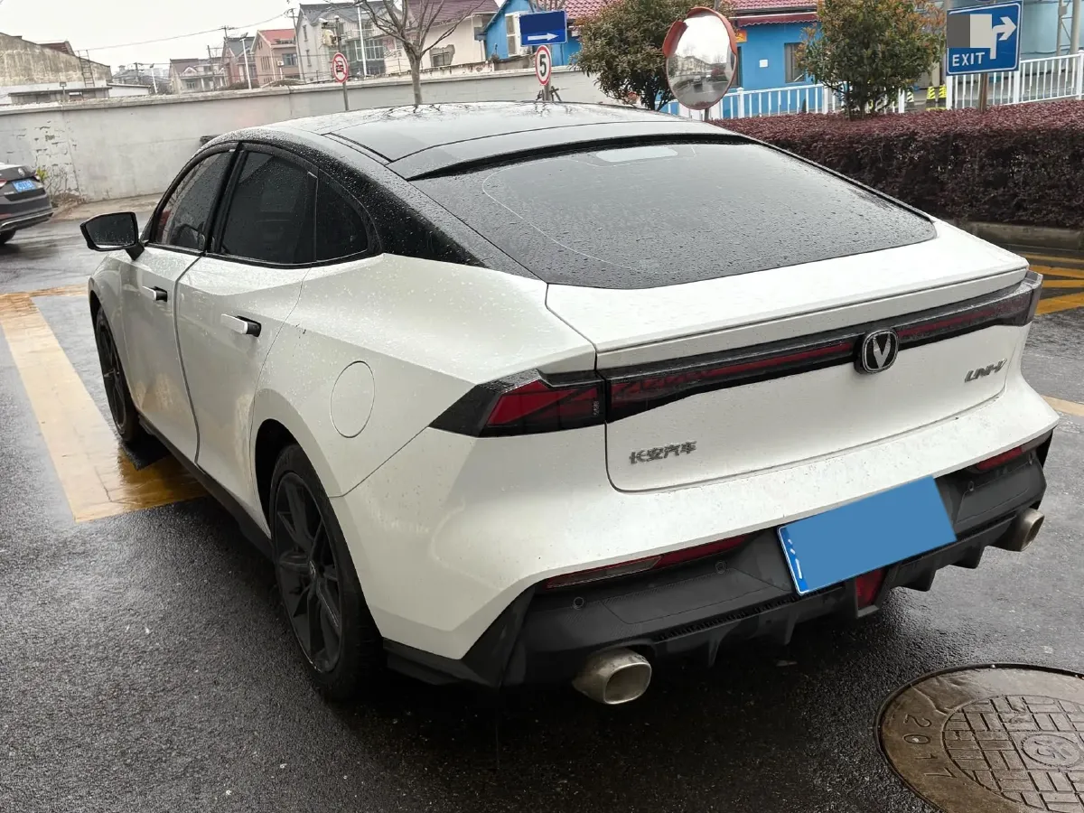 2023 ChangAn UNI-V 1.5T 188HP L4 7DCT,autocango,china used car exporter,china ev exporter,chinese used car exporter,chinese used ev exporter