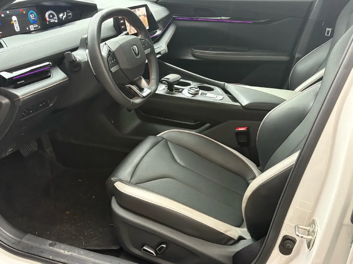 2023 ChangAn UNI-V 1.5T 188HP L4 7DCT,autocango,china used car exporter,china ev exporter,chinese used car exporter,chinese used ev exporter