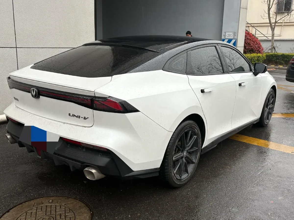 2023 ChangAn UNI-V 1.5T 188HP L4 7DCT,autocango,china used car exporter,china ev exporter,chinese used car exporter,chinese used ev exporter