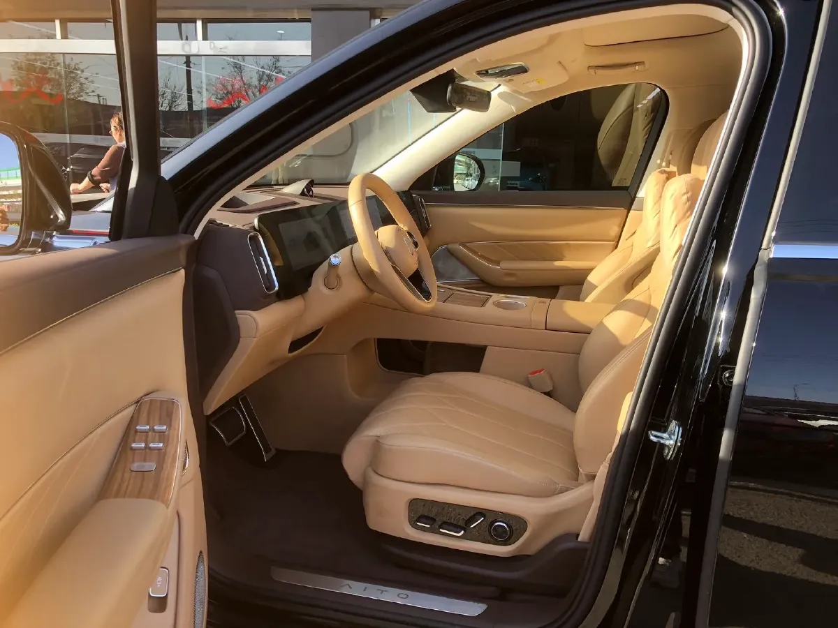 2025 AITO AITO M8 REEV 160HP REEV 53.4KWH,autocango,china used car exporter,china ev exporter,chinese used car exporter,chinese used ev exporter