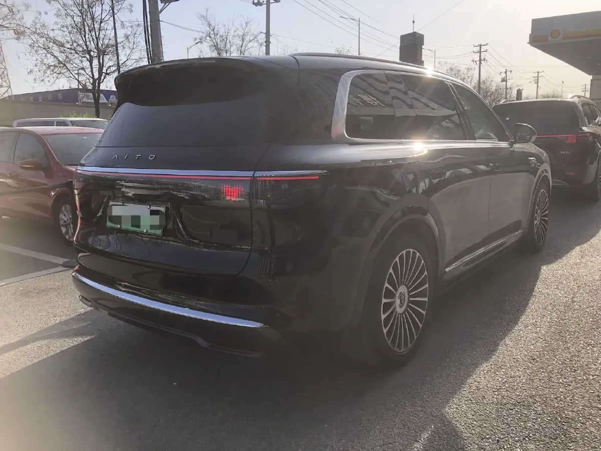 2025 AITO AITO M8 REEV 160HP REEV 53.4KWH,autocango,china used car exporter,china ev exporter,chinese used car exporter,chinese used ev exporter