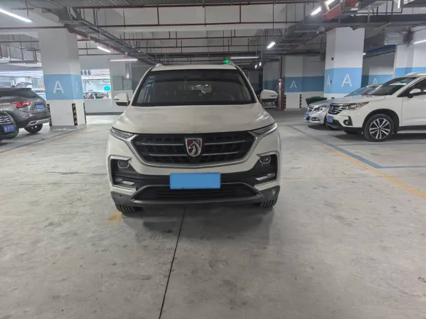 2018 BaoJun 530 1.5T 150HP L4 6MT,autocango,china used car exporter,china ev exporter,chinese used car exporter,chinese used ev exporter