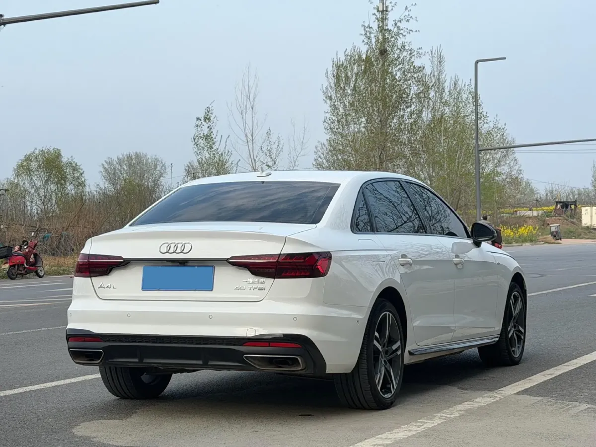 2022 Audi A4L 2.0T 190HP L4 7DCT,autocango,china used car exporter,china ev exporter,chinese used car exporter,chinese used ev exporter
