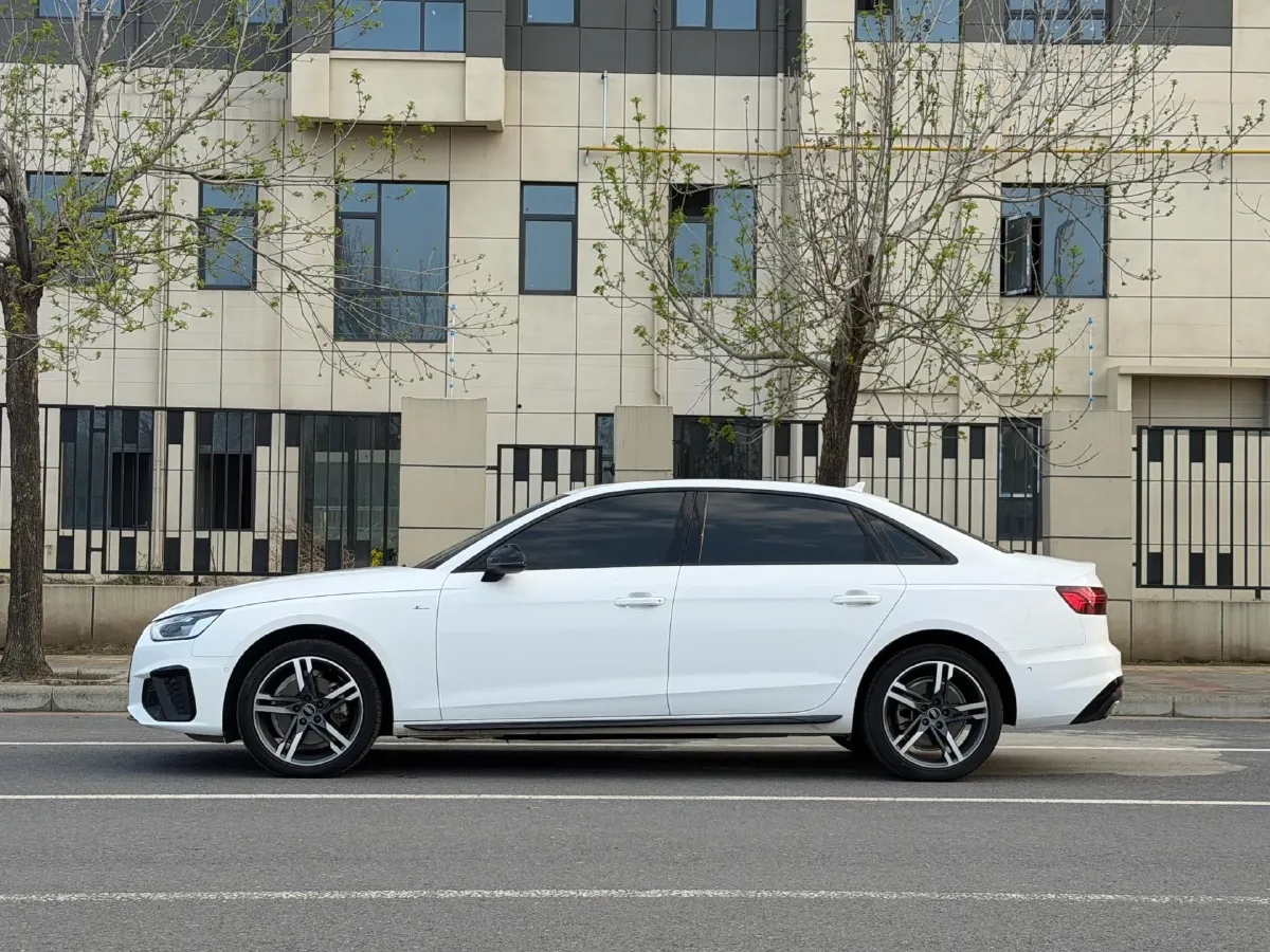 2022 Audi A4L 2.0T 190HP L4 7DCT,autocango,china used car exporter,china ev exporter,chinese used car exporter,chinese used ev exporter