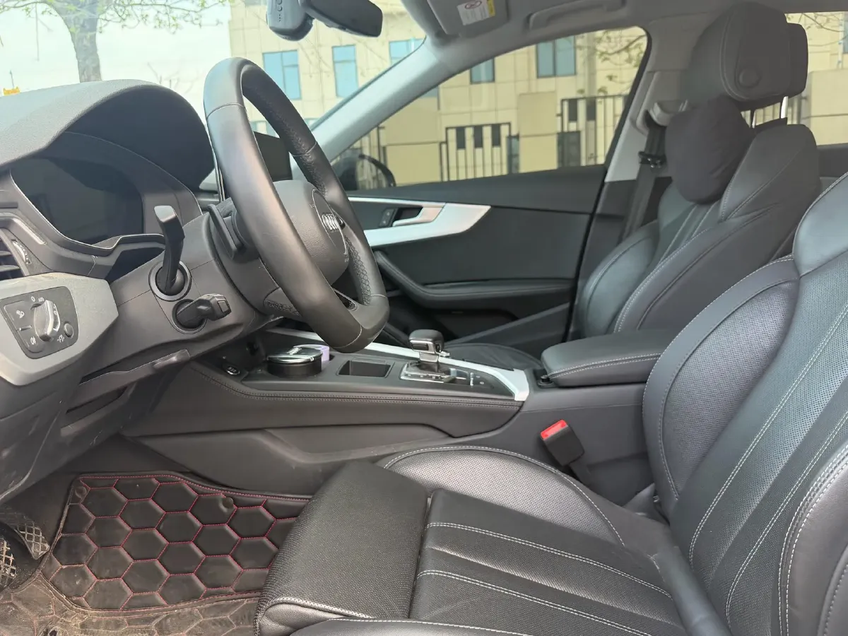 2022 Audi A4L 2.0T 190HP L4 7DCT,autocango,china used car exporter,china ev exporter,chinese used car exporter,chinese used ev exporter