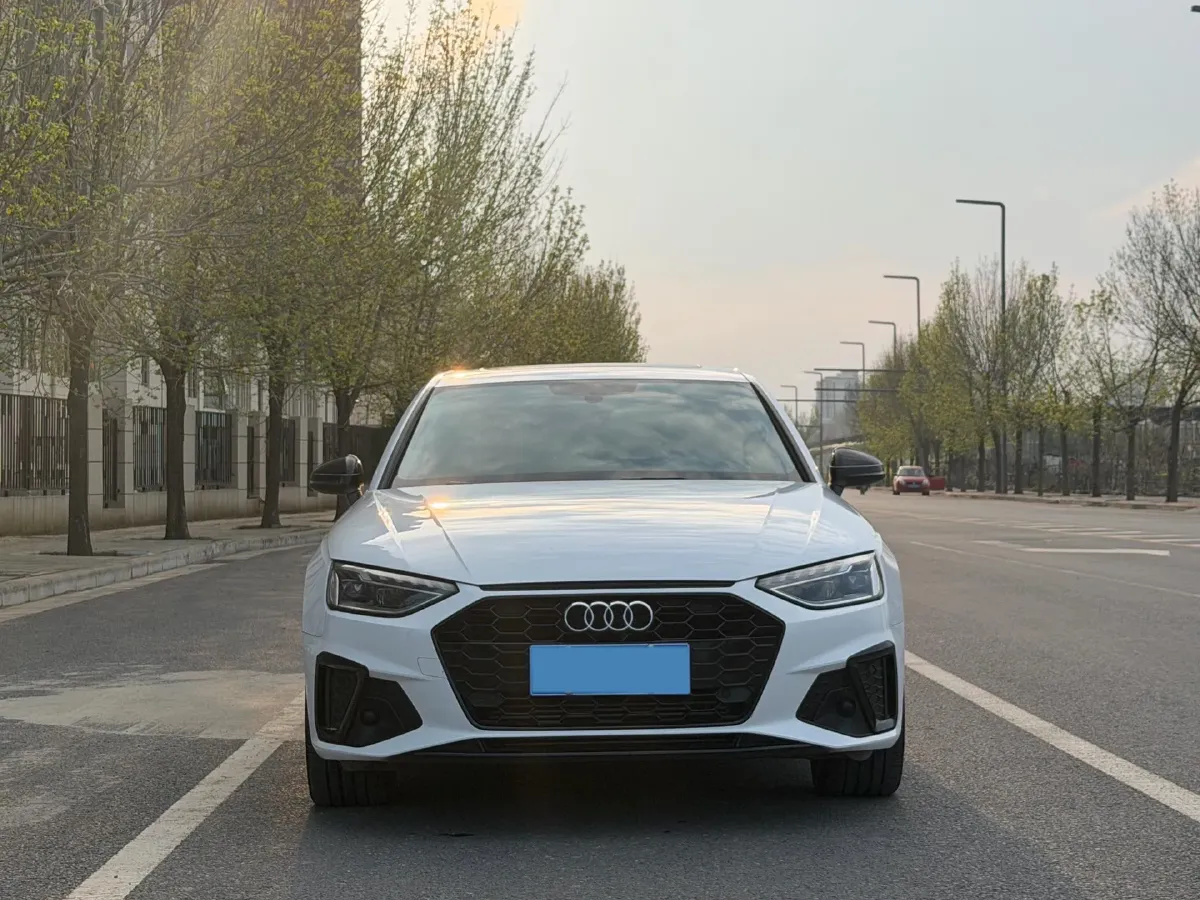 2022 Audi A4L 2.0T 190HP L4 7DCT,autocango,china used car exporter,china ev exporter,chinese used car exporter,chinese used ev exporter