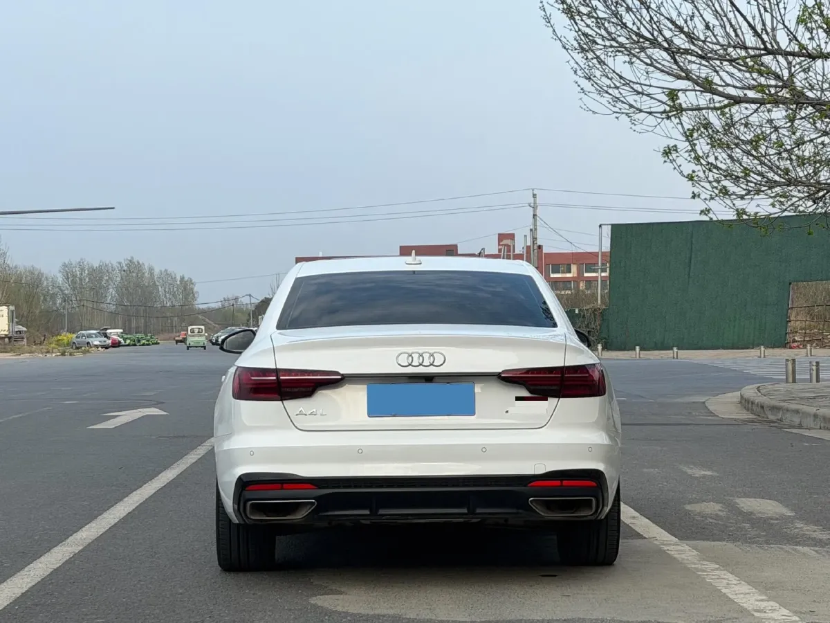 2022 Audi A4L 2.0T 190HP L4 7DCT,autocango,china used car exporter,china ev exporter,chinese used car exporter,chinese used ev exporter
