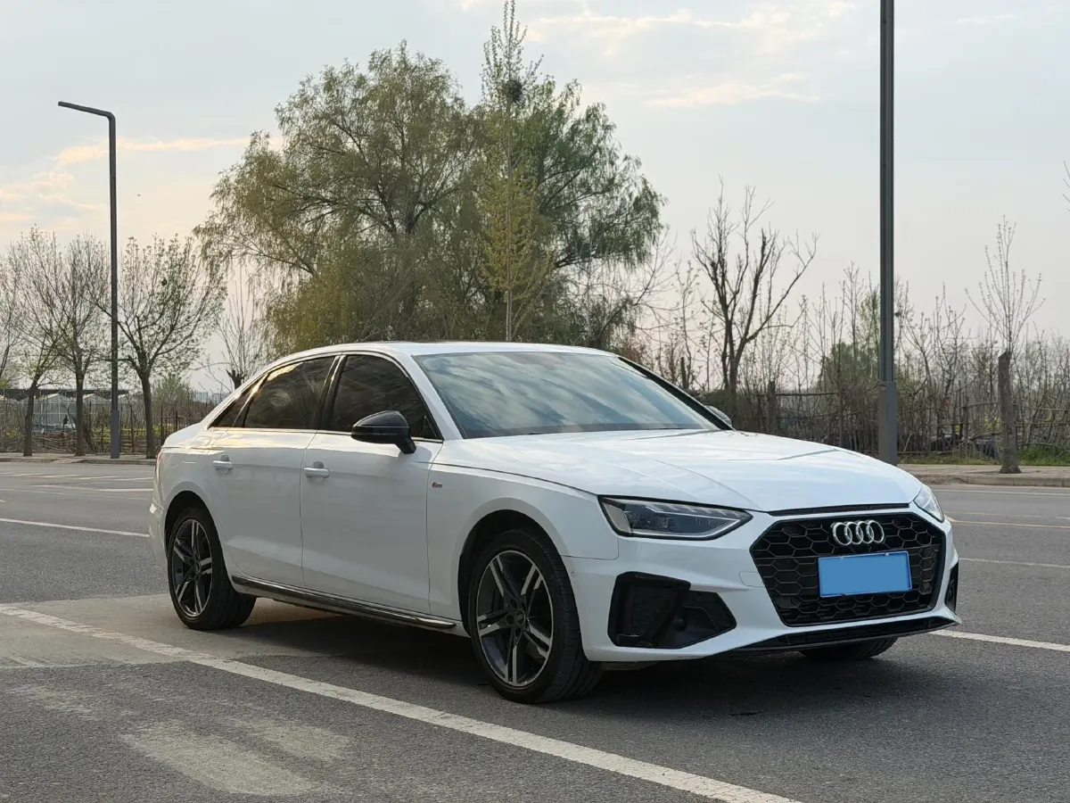 2022 Audi A4L 2.0T 190HP L4 7DCT,autocango,china used car exporter,china ev exporter,chinese used car exporter,chinese used ev exporter