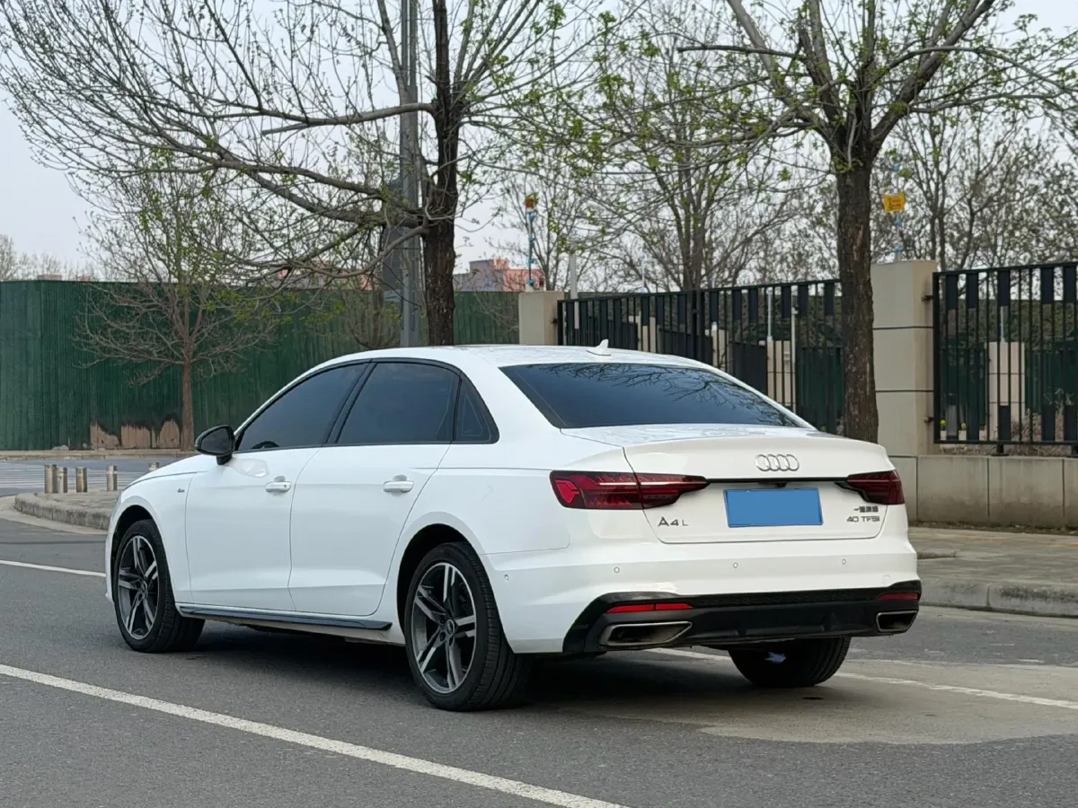 2022 Audi A4L 2.0T 190HP L4 7DCT,autocango,china used car exporter,china ev exporter,chinese used car exporter,chinese used ev exporter