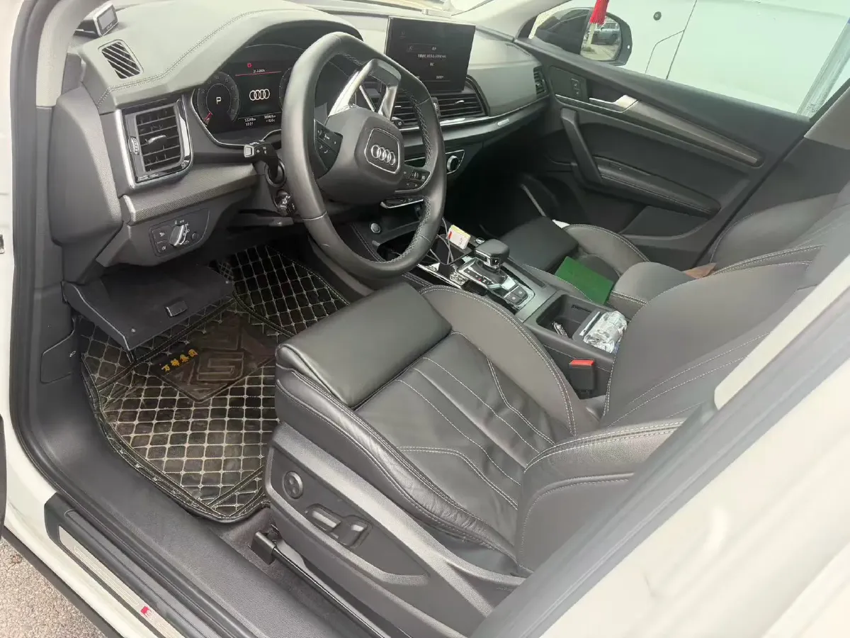 2022 Audi Q5L 2.0T 190HP L4 7DCT,autocango,china used car exporter,china ev exporter,chinese used car exporter,chinese used ev exporter