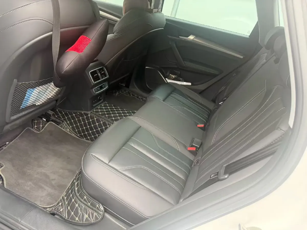 2022 Audi Q5L 2.0T 190HP L4 7DCT,autocango,china used car exporter,china ev exporter,chinese used car exporter,chinese used ev exporter