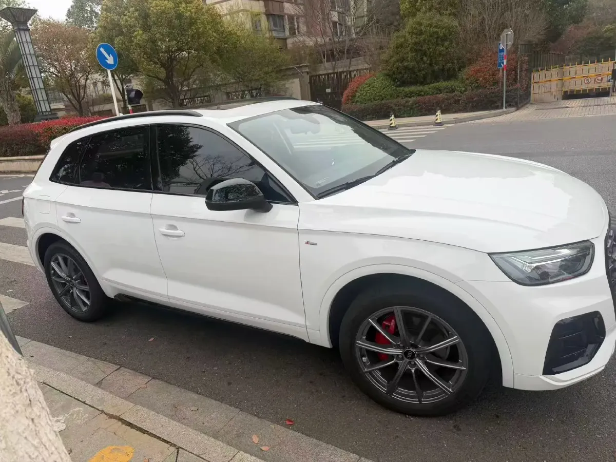2022 Audi Q5L 2.0T 190HP L4 7DCT,autocango,china used car exporter,china ev exporter,chinese used car exporter,chinese used ev exporter