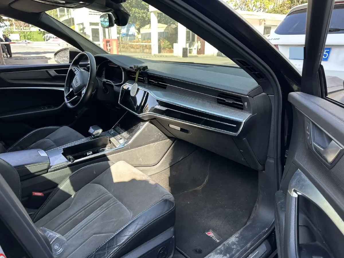 2020 Audi A6L 2.0T 224HP L4 7DCT,autocango,china used car exporter,china ev exporter,chinese used car exporter,chinese used ev exporter