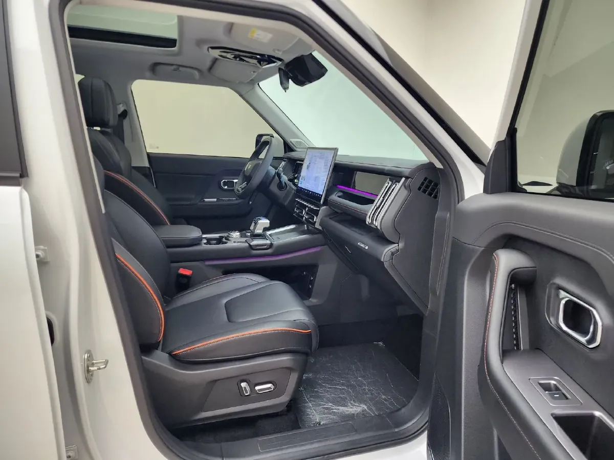 2025 MAXUS XinTu V70 2.0T 150HP L4 9AT,autocango,china used car exporter,china ev exporter,chinese used car exporter,chinese used ev exporter