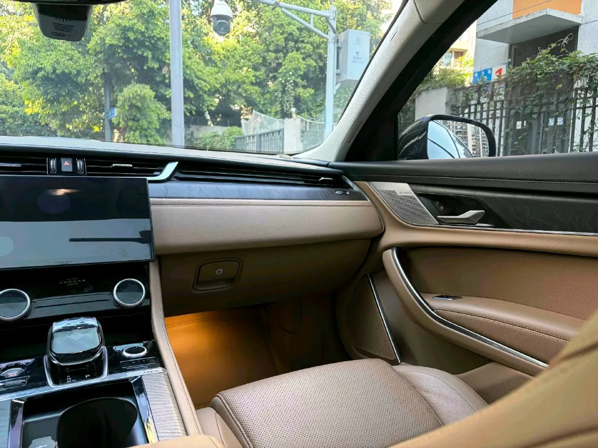 2024 Jaguar XFL 2.0T 250HP L4 8AT,autocango,china used car exporter,china ev exporter,chinese used car exporter,chinese used ev exporter