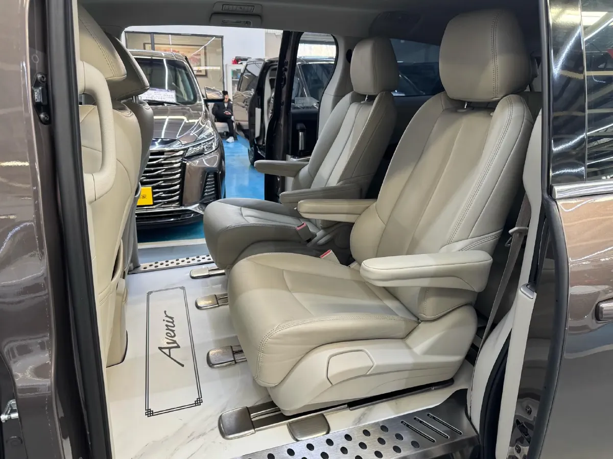 2023 Buick GL8 2.0T 237HP L4 9AT,autocango,china used car exporter,china ev exporter,chinese used car exporter,chinese used ev exporter