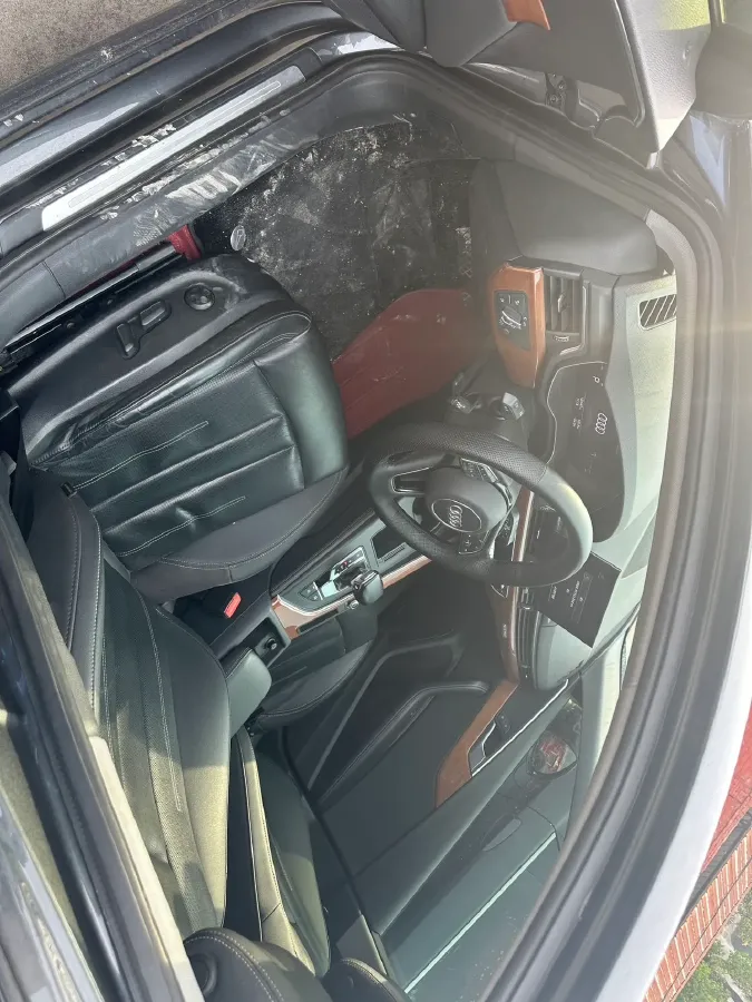 2020 Audi A4L 2.0T 190HP L4 7DCT,autocango,china used car exporter,china ev exporter,chinese used car exporter,chinese used ev exporter