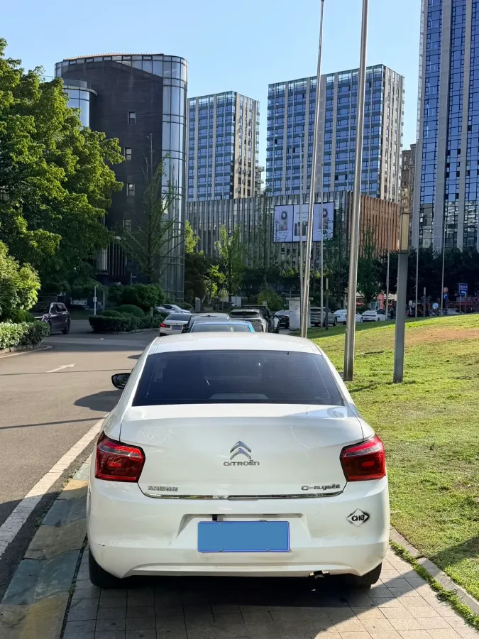 2017 HuangHai XiangLong 2.4L 143HP L4 5MT,autocango,china used car exporter,china ev exporter,chinese used car exporter,chinese used ev exporter