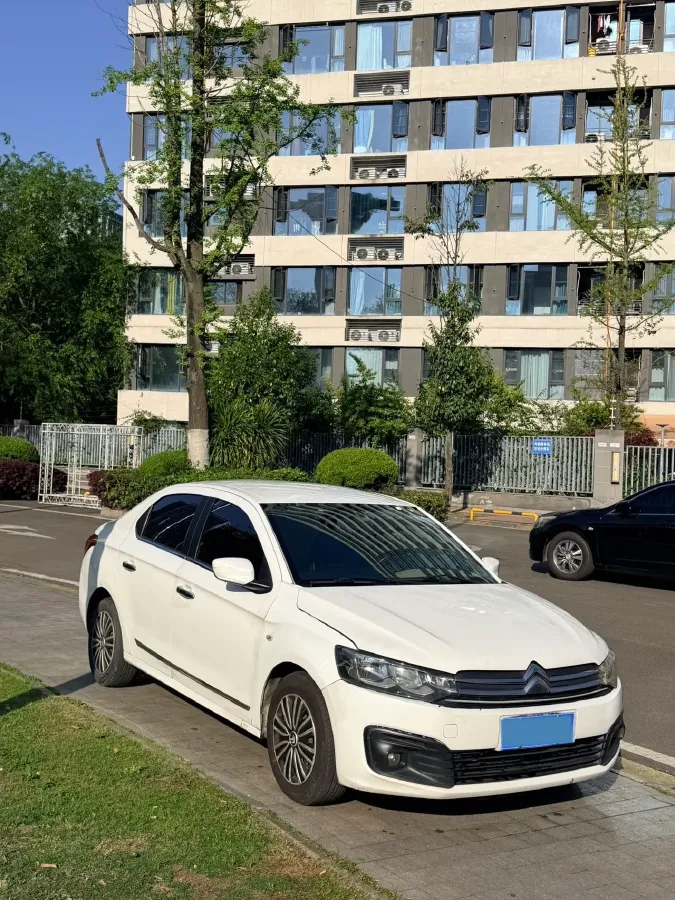 2017 HuangHai XiangLong 2.4L 143HP L4 5MT,autocango,china used car exporter,china ev exporter,chinese used car exporter,chinese used ev exporter