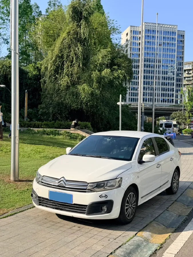 2017 HuangHai XiangLong 2.4L 143HP L4 5MT,autocango,china used car exporter,china ev exporter,chinese used car exporter,chinese used ev exporter