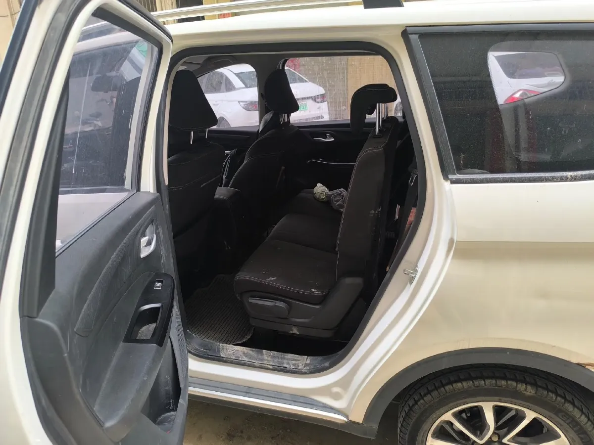 2021 BaoJun 730 1.5T 147HP L4 CVT,autocango,china used car exporter,china ev exporter,chinese used car exporter,chinese used ev exporter