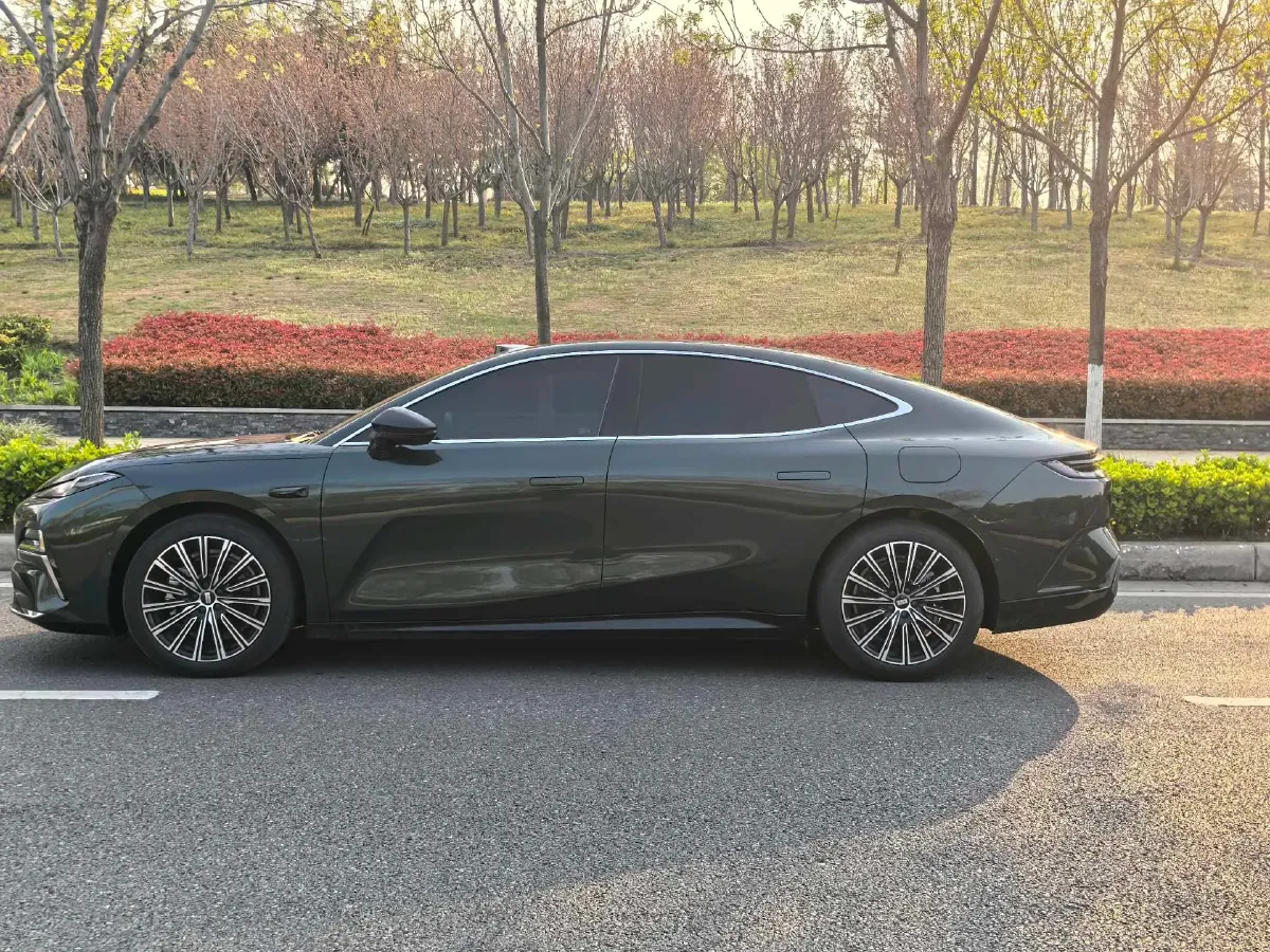 2025 Geely Galaxy Starshine 8 1.5T 163HP L4 3DHT PHEV 27.69KWH,autocango,china used car exporter,china ev exporter,chinese used car exporter,chinese used ev exporter