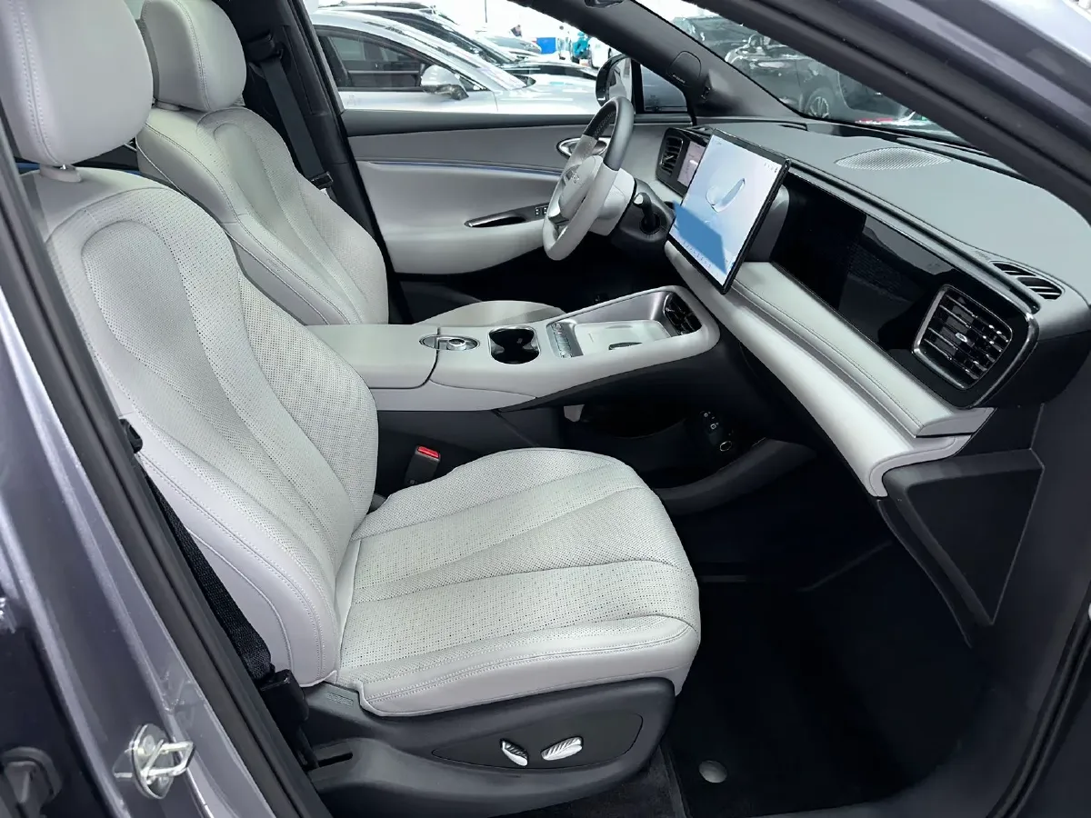 2025 LanDian E5 PLUS 1.5L 95HP L4 E-CVT PHEV,autocango,china used car exporter,china ev exporter,chinese used car exporter,chinese used ev exporter